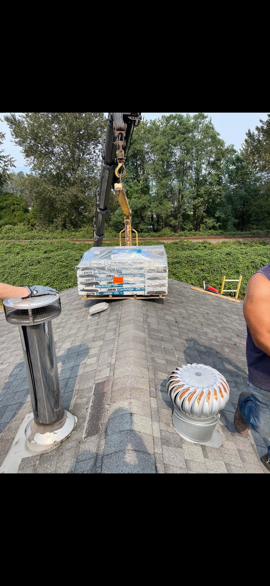 Black architectural shingle roof replacement in Mission BC